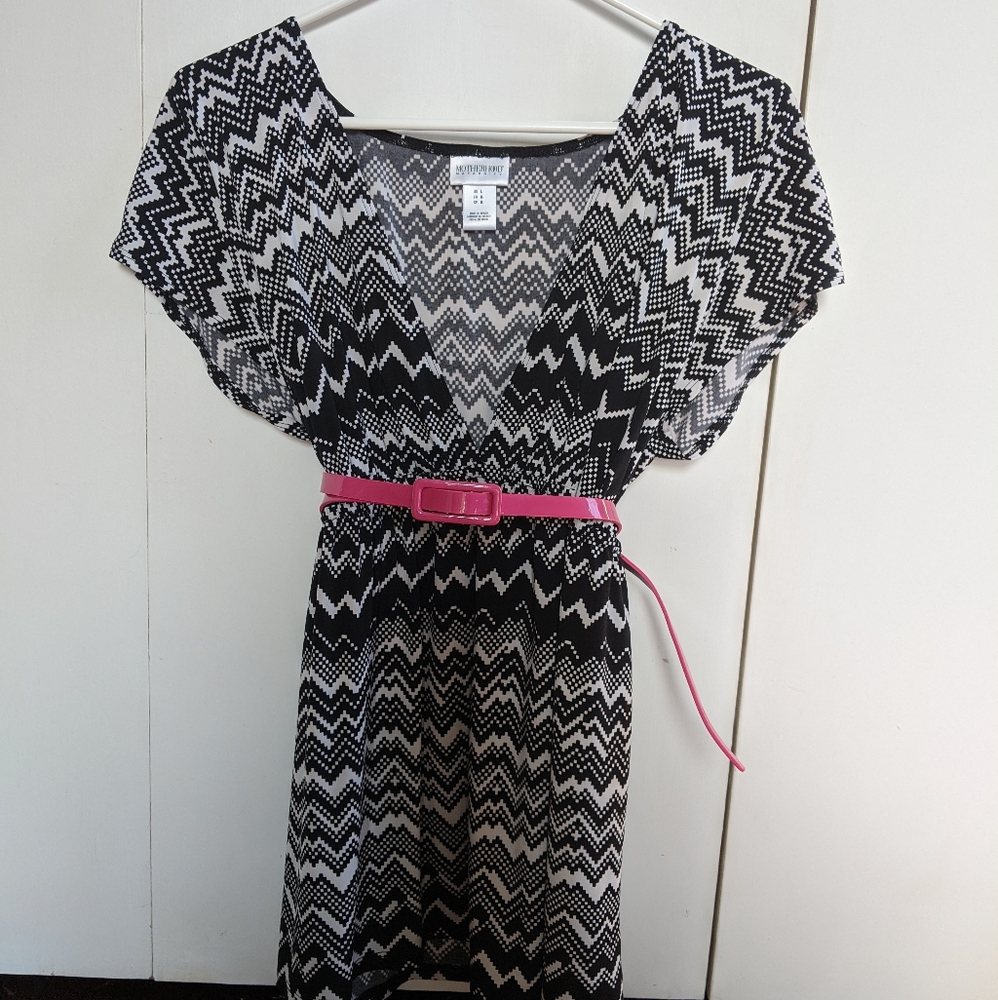 Motherhood maternity Chevron top with pink belt